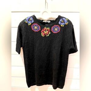 📍🖤 SK & COMPANY – Black embroidered knit top – Size M